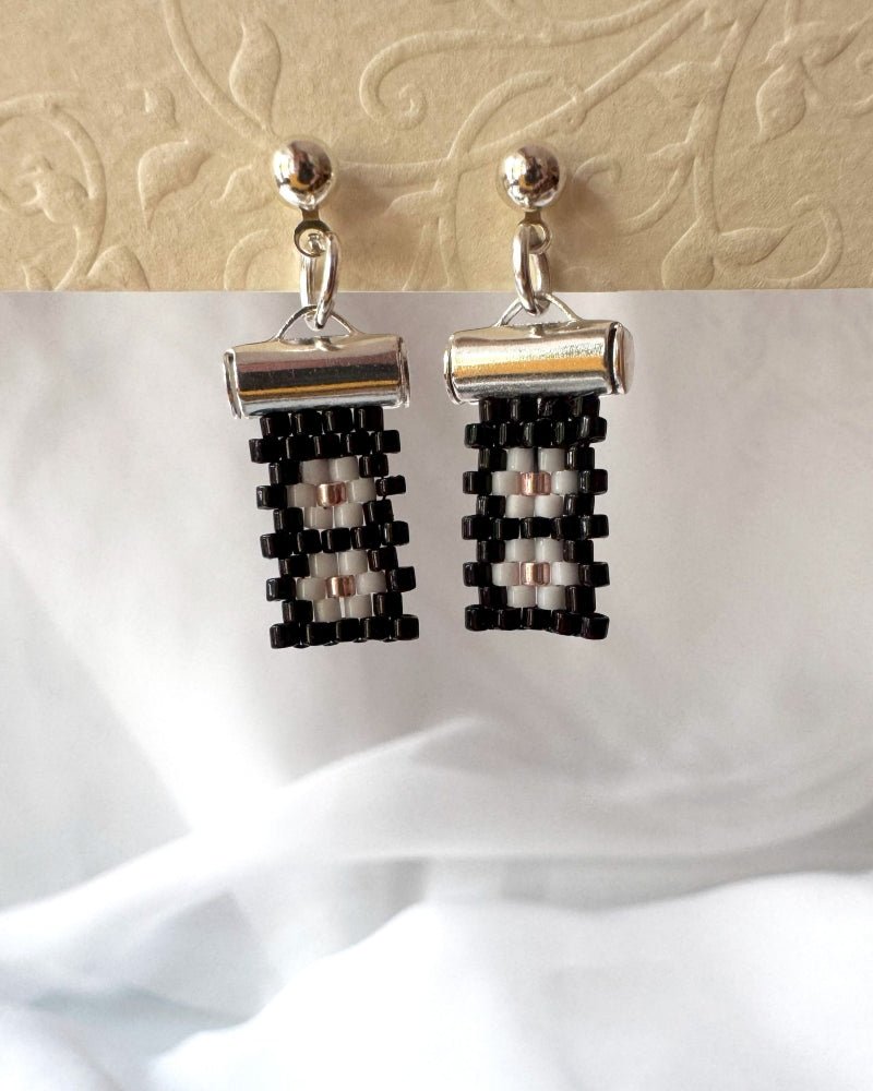 image Zauberhafte Christrosen-Ohrstecker - Blumenohrringe - creolen - Fleur Du Jour