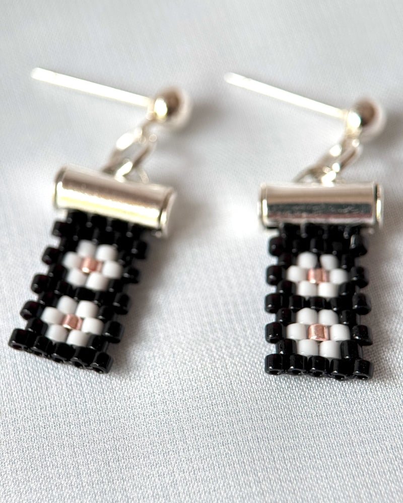 Zauberhafte Christrosen-Ohrstecker - Blumenohrringe - creolen - Fleur Du Jour