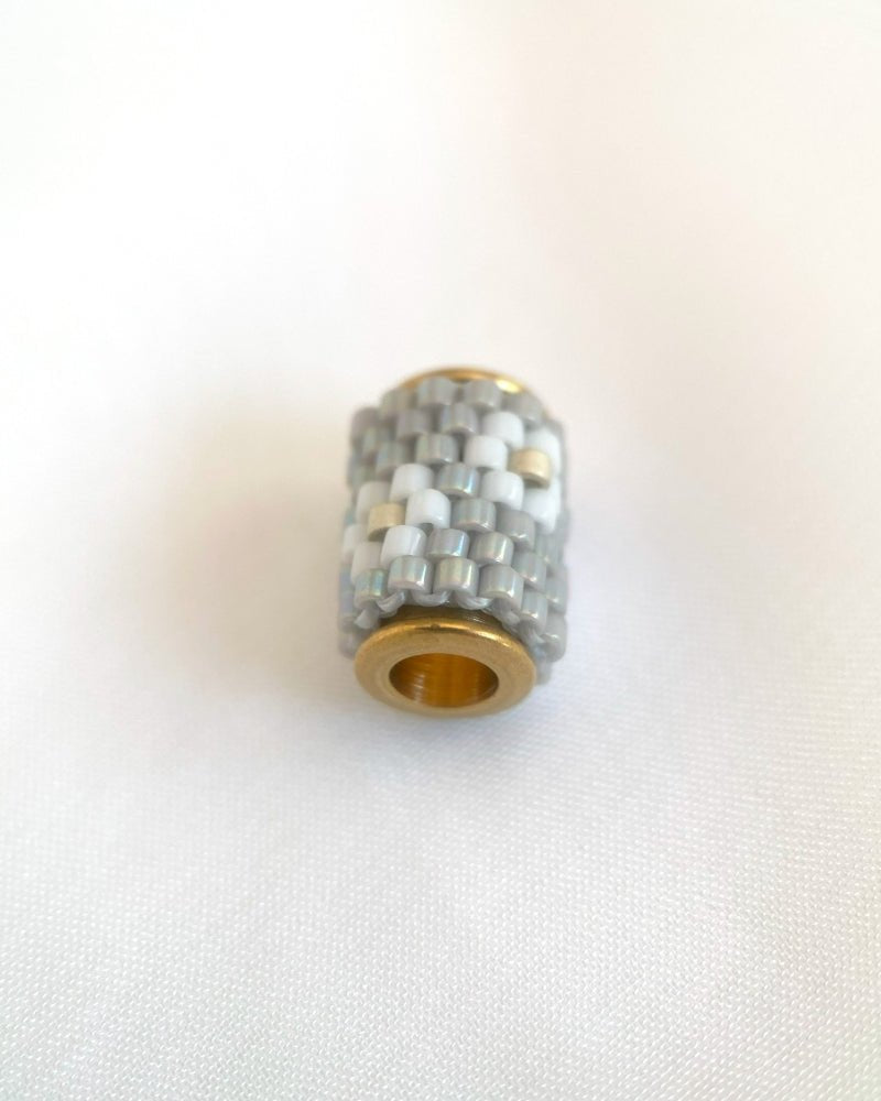 image Edelweiß Perlenanhänger in Grau - Blumenanhänger - Fleur Du Jour