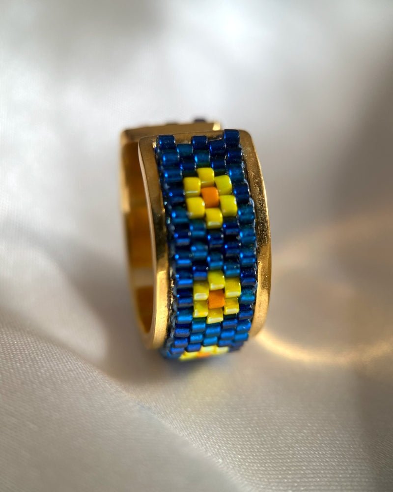 image Adjustable gold-plated ring with beaded inlay crafted in peyote stitch technique from Japanese Miyuki beads in a color palette inspired by iris flowers - Fleur Du Jour
