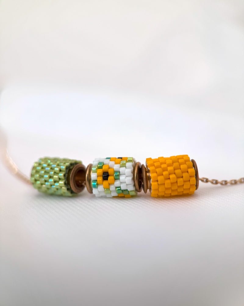 image Sonnenblume Trio-Halskette: Ein strahlendes Accessoire - Fleur Du Jour
