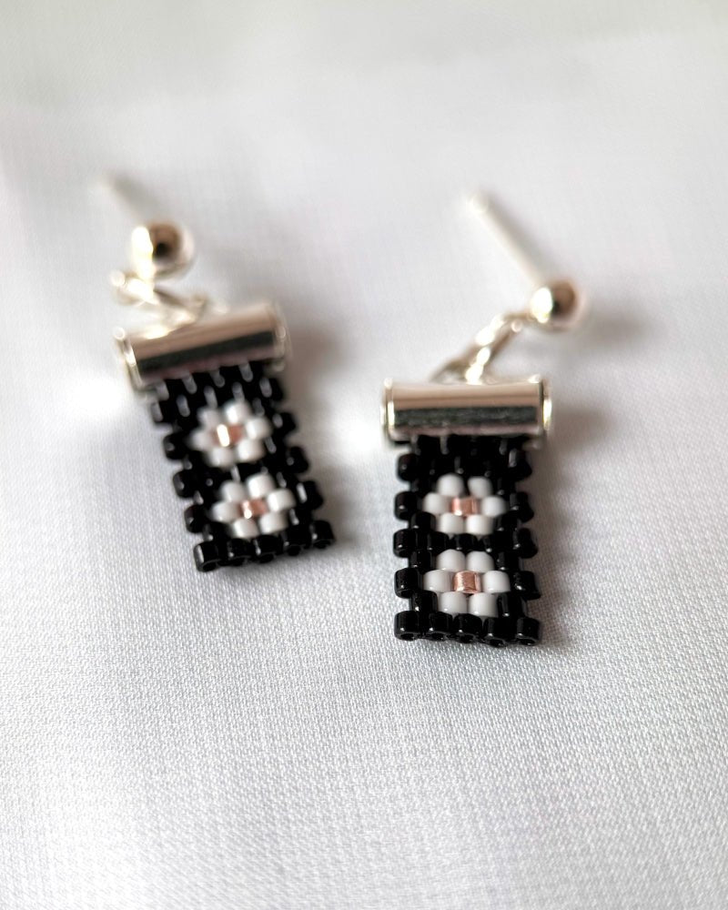 Zauberhafte Christrosen-Ohrstecker - Blumenohrringe - creolen - Fleur Du Jour