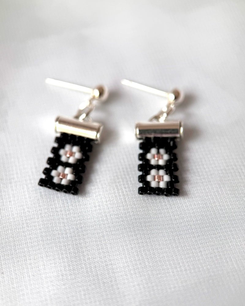 Zauberhafte Christrosen-Ohrstecker - Blumenohrringe - creolen - Fleur Du Jour