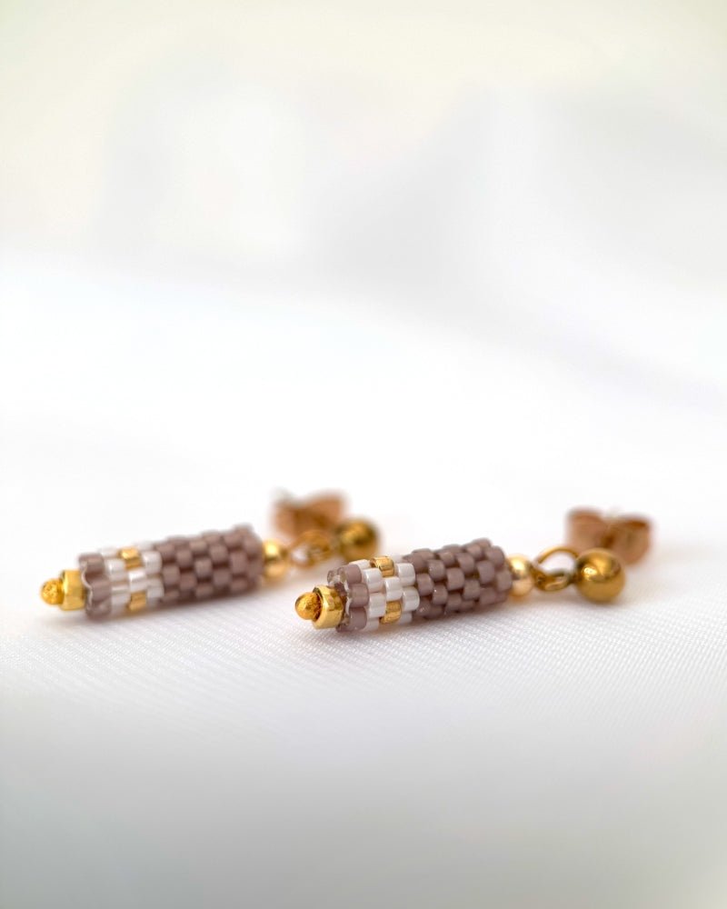 Minimalistic beaded earrings crafted in peyote stitch technique from Japanese Miyuki Delica beads in colors inspired by edelweiss flower - Fleur Du Jour