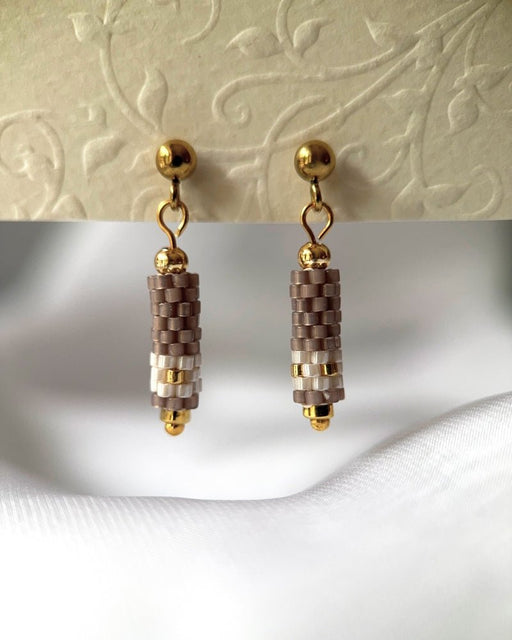 Minimalistic beaded earrings crafted in peyote stitch technique from Japanese Miyuki Delica beads in colors inspired by edelweiss flower - Fleur Du Jour