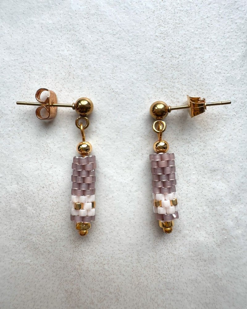 Minimalistic beaded earrings crafted in peyote stitch technique from Japanese Miyuki Delica beads in colors inspired by edelweiss flower - Fleur Du Jour