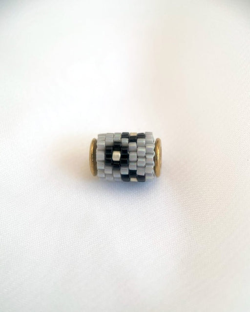 Single beaded pendant crafted in peyote stitch technique from Japanese Miyuki Delica beads in neutral design inspired by edelweiss flower - Fleur Du Jour