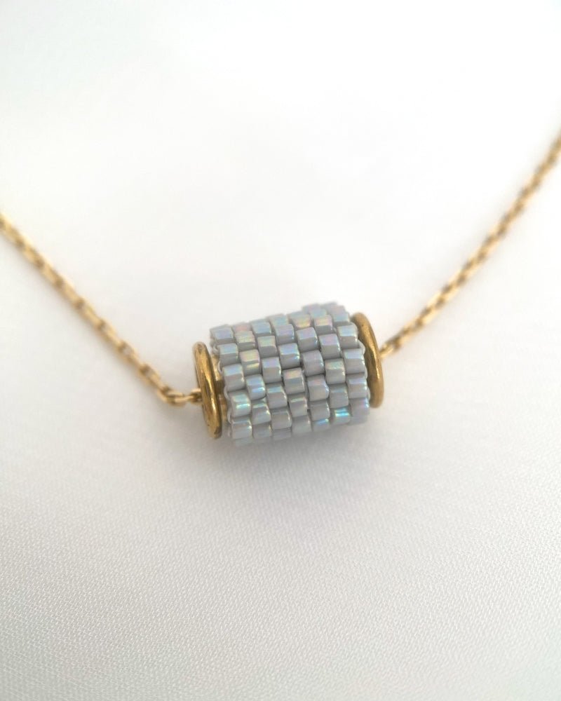 Edelweiß Perlenanhänger in Grau - Blumenanhänger - Fleur Du Jour