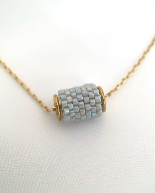 Edelweiß Perlenanhänger in Grau - Blumenanhänger - Fleur Du Jour