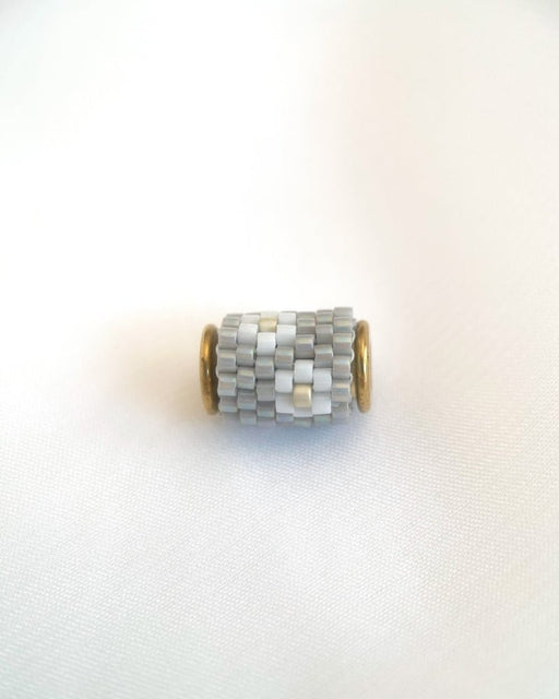 Edelweiß Perlenanhänger in Grau - Blumenanhänger - Fleur Du Jour