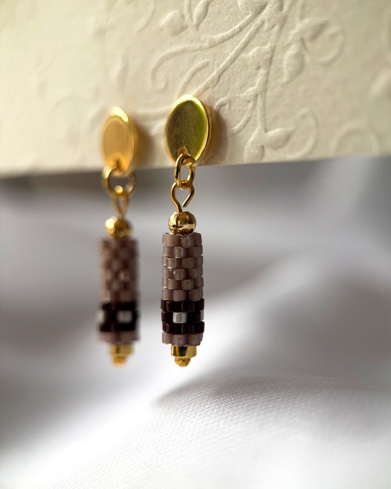 image Schicke Edelweiß Perlenohrringe in Braun - Blumenohrringe - Fleur Du Jour