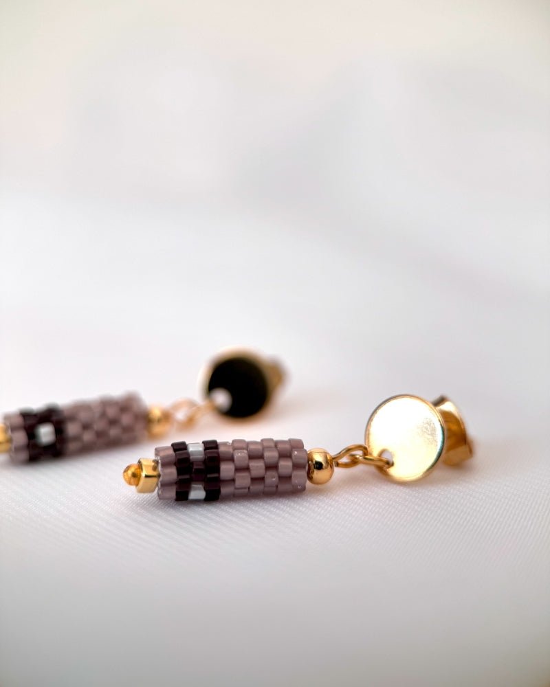 Schicke Edelweiß Perlenohrringe in Braun - Blumenohrringe - Fleur Du Jour