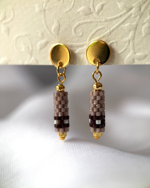 Schicke Edelweiß Perlenohrringe in Braun - Blumenohrringe - Fleur Du Jour