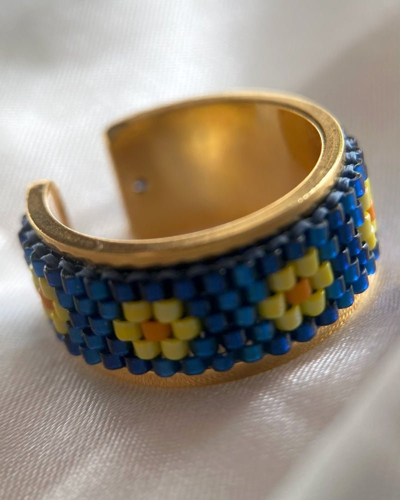 Adjustable gold-plated ring with beaded inlay crafted in peyote stitch technique from Japanese Miyuki beads in a color palette inspired by iris flowers - Fleur Du Jour