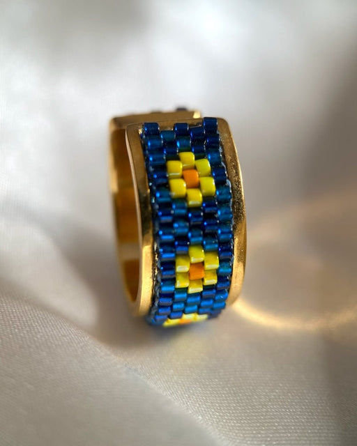 Adjustable gold-plated ring with beaded inlay crafted in peyote stitch technique from Japanese Miyuki beads in a color palette inspired by iris flowers - Fleur Du Jour