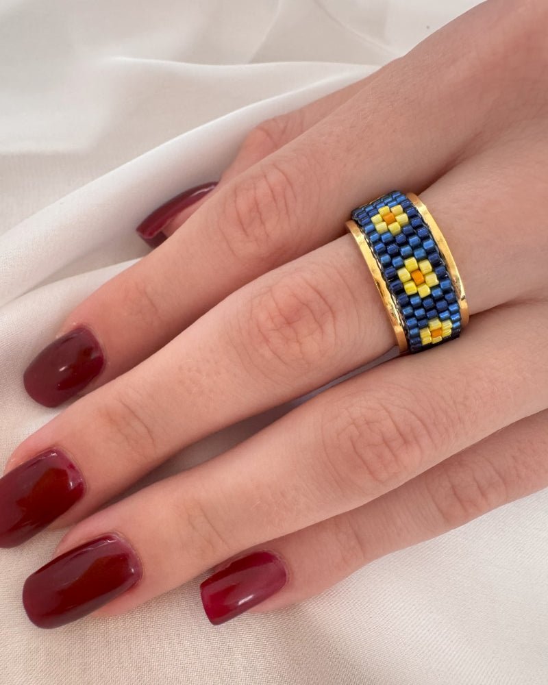 Adjustable gold-plated ring with beaded inlay crafted in peyote stitch technique from Japanese Miyuki beads in a color palette inspired by iris flowers - Fleur Du Jour
