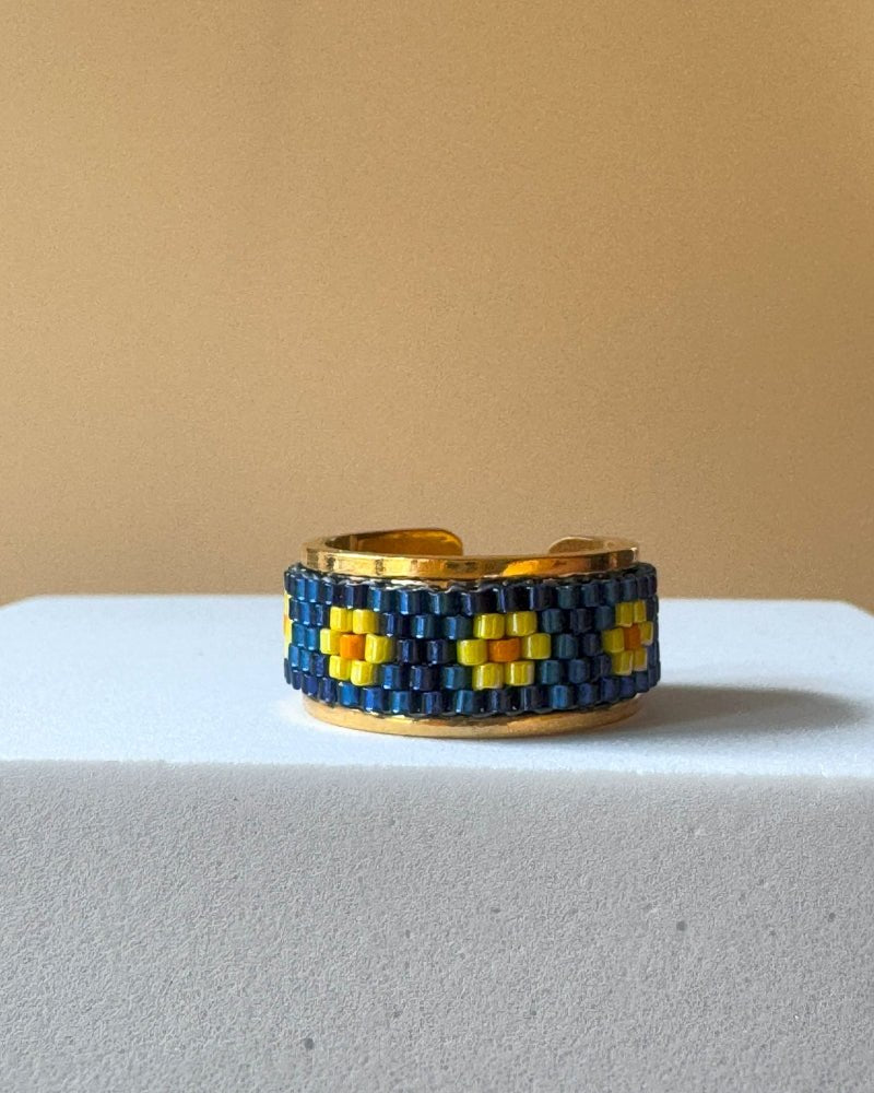 Adjustable gold-plated ring with beaded inlay crafted in peyote stitch technique from Japanese Miyuki beads in a color palette inspired by iris flowers - Fleur Du Jour