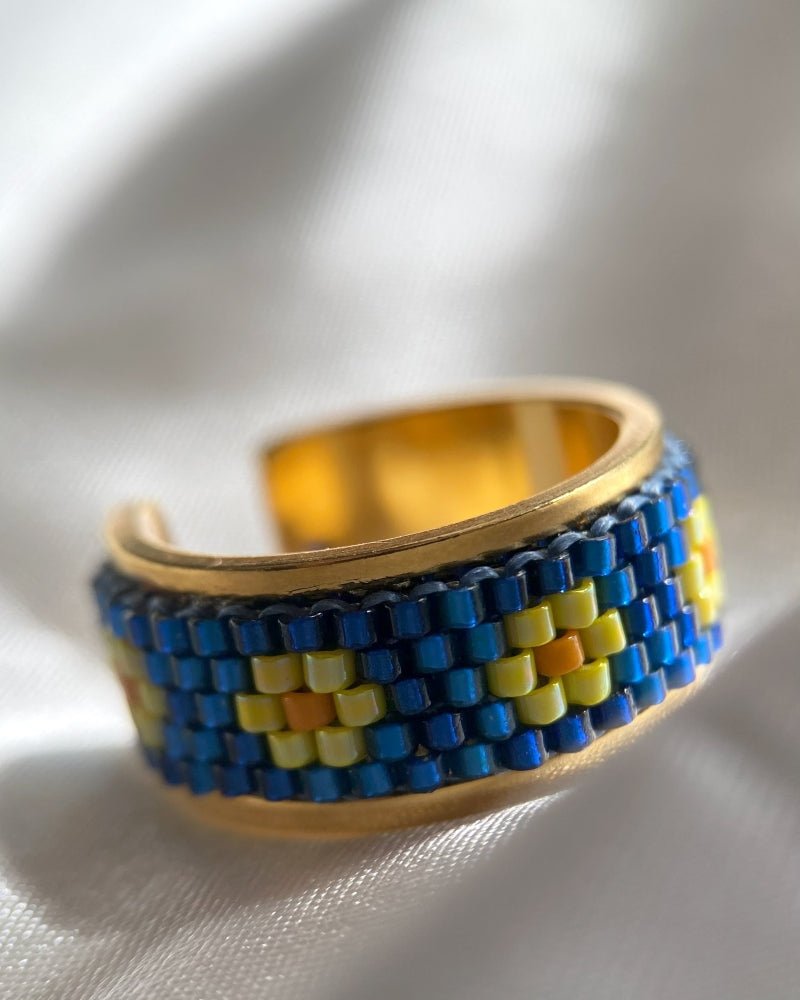 Adjustable gold-plated ring with beaded inlay crafted in peyote stitch technique from Japanese Miyuki beads in a color palette inspired by iris flowers - Fleur Du Jour