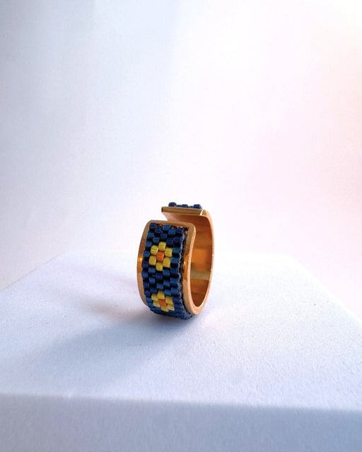 Adjustable gold-plated ring with beaded inlay crafted in peyote stitch technique from Japanese Miyuki beads in a color palette inspired by iris flowers - Fleur Du Jour