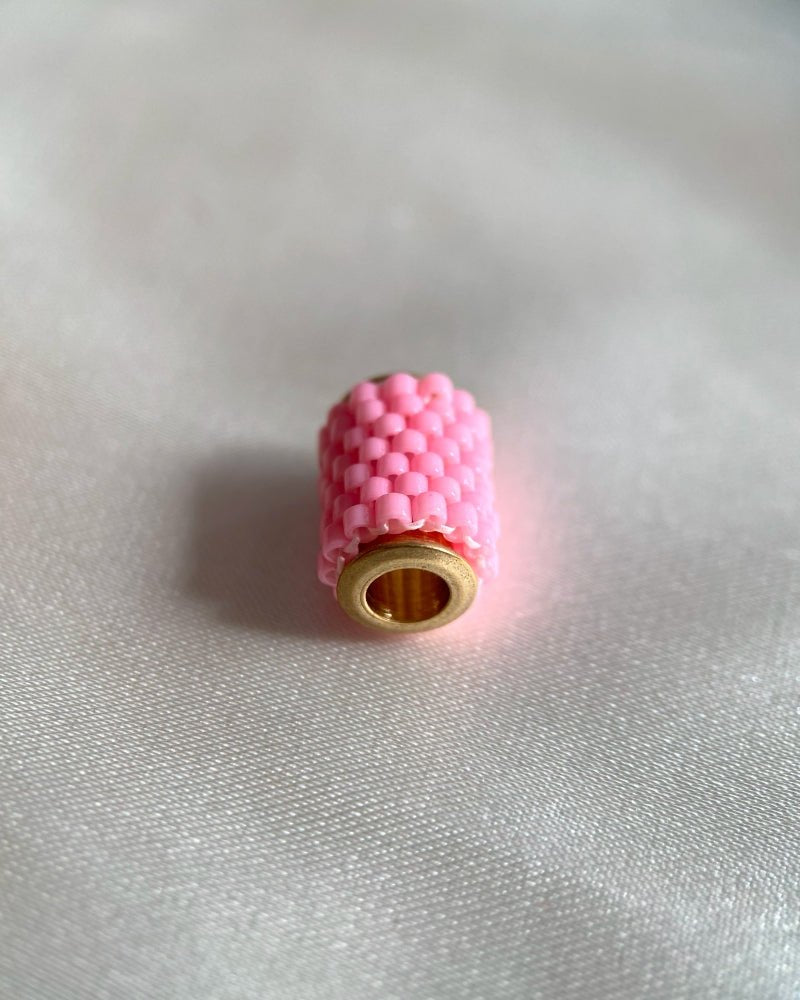 Single beaded rose pink pendant crafted in peyote stitch technique from Japanese Miyuki beads - Fleur Du Jour