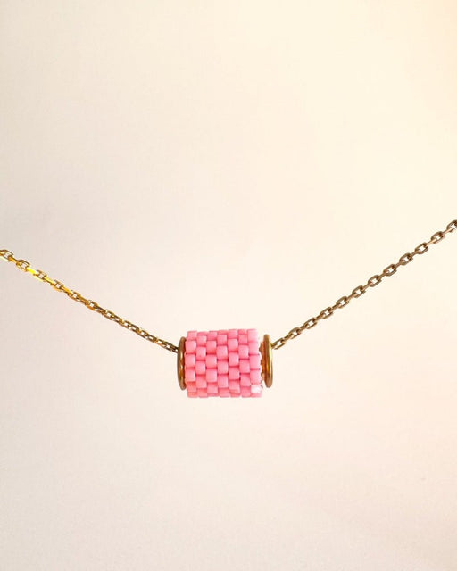 Single beaded rose pink pendant crafted in peyote stitch technique from Japanese Miyuki beads - Fleur Du Jour