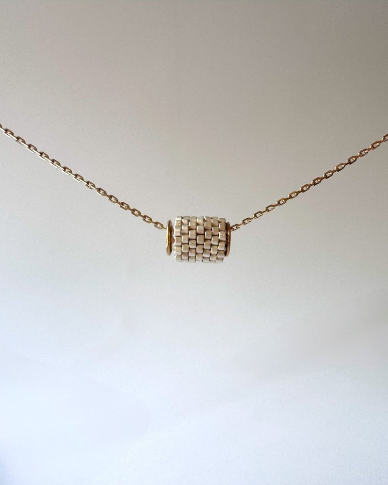 Winterzauber - Perlenanhänger in Schneeweiß und Blau - Blumenanhänger - Fleur Du Jour