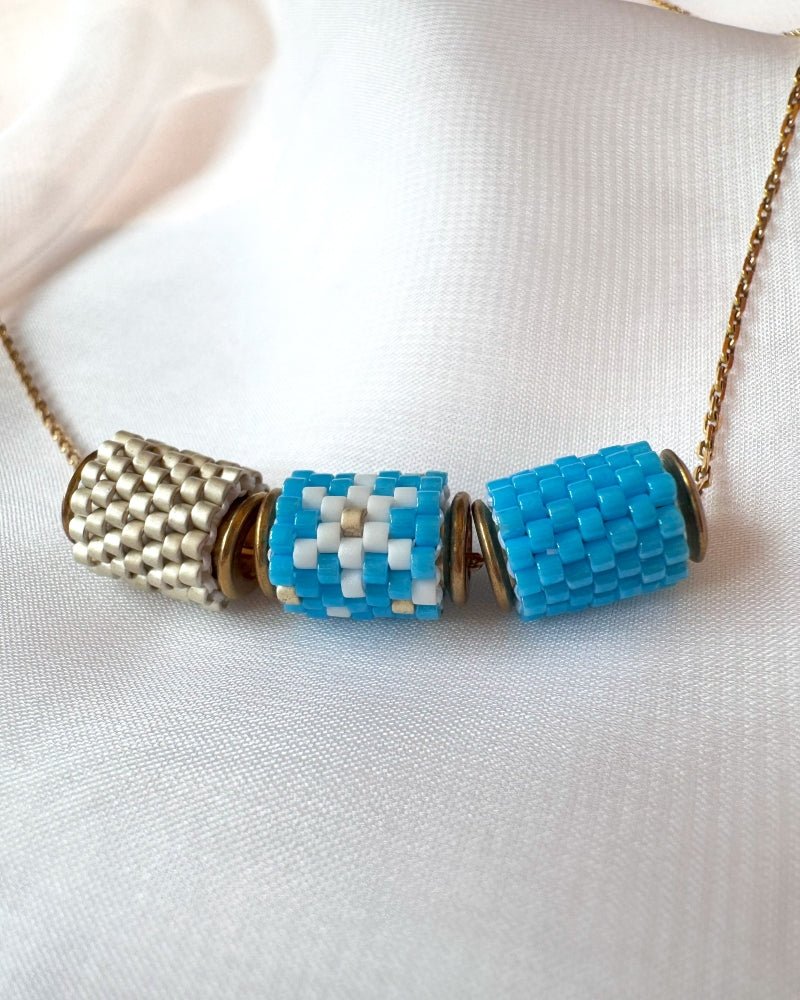 Frostige Eleganz: Schneeflocken Trio Halskette - Fleur Du Jour