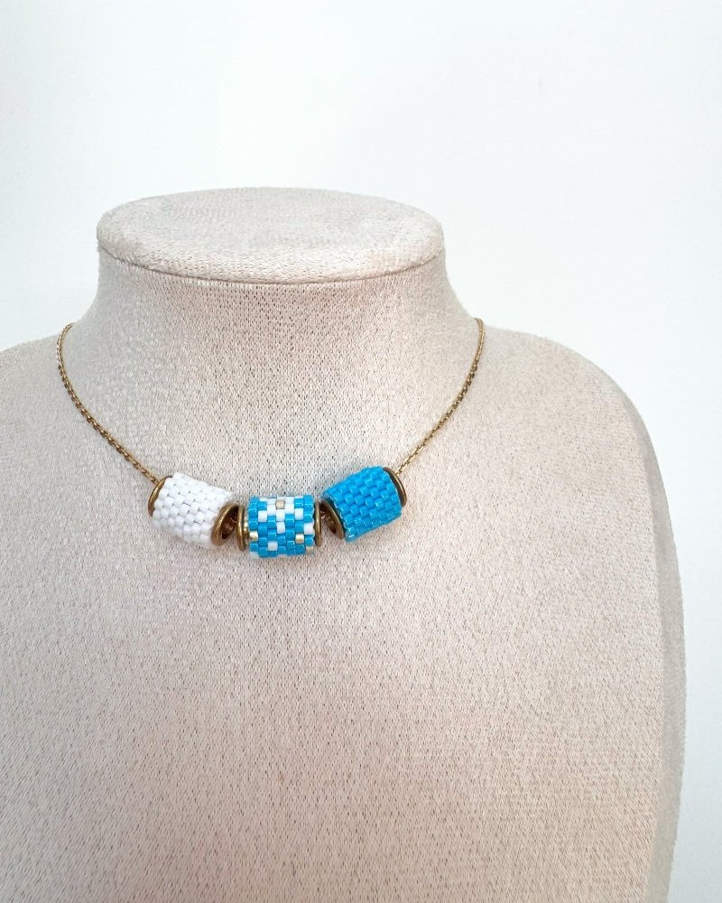 Frostige Eleganz: Schneeflocken Trio Halskette - Fleur Du Jour