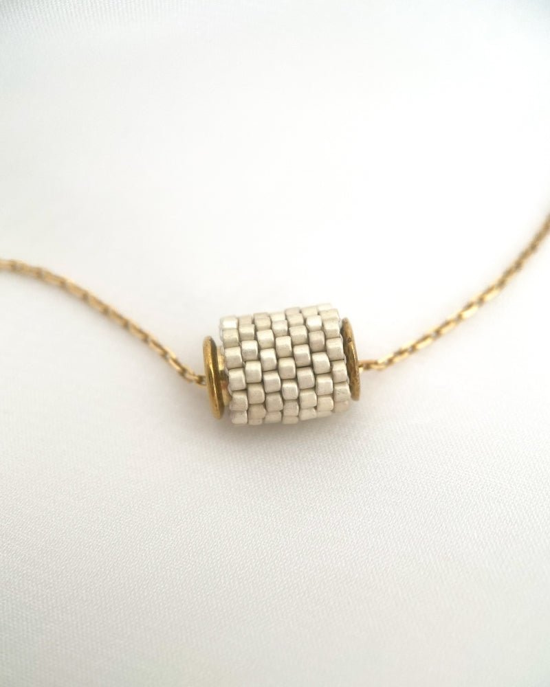 Frostige Eleganz: Schneeflocken Trio Halskette - Fleur Du Jour