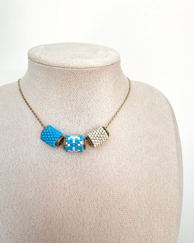 Frostige Eleganz: Schneeflocken Trio Halskette - Fleur Du Jour