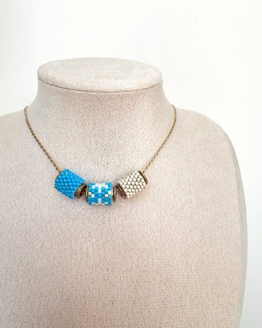 Frostige Eleganz: Schneeflocken Trio Halskette - Fleur Du Jour