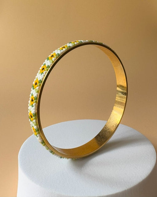 Gold-plated bangle bracelet with beaded inlay crafted in peyote stitch technique from Japanese Miyuki beads in a color palette inspired by sunflowers - Fleur Du Jour