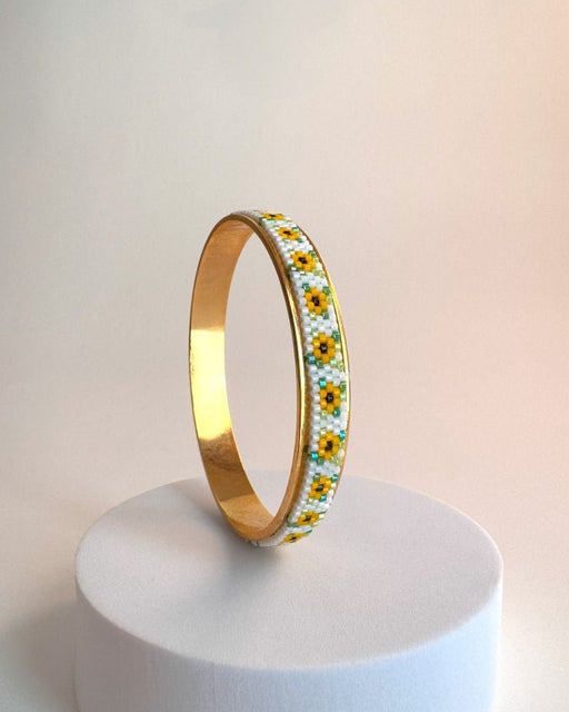 Gold-plated bangle bracelet with beaded inlay crafted in peyote stitch technique from Japanese Miyuki beads in a color palette inspired by sunflowers - Fleur Du Jour
