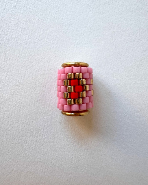 Single rose pink beaded pendant with golden heart crafted in peyote stitch technique from Japanese Miyuki Delica beads  - Fleur Du Jour