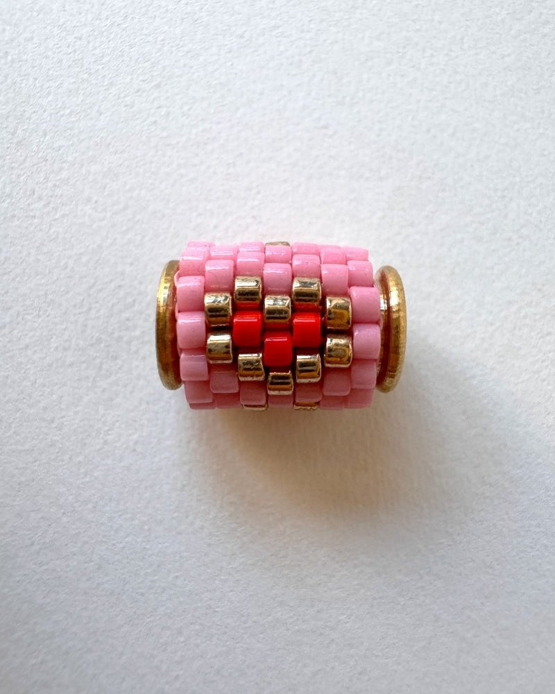 Single rose pink beaded pendant with golden heart crafted in peyote stitch technique from Japanese Miyuki Delica beads  - Fleur Du Jour