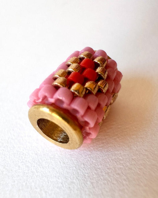 Single rose pink beaded pendant with golden heart crafted in peyote stitch technique from Japanese Miyuki Delica beads  - Fleur Du Jour