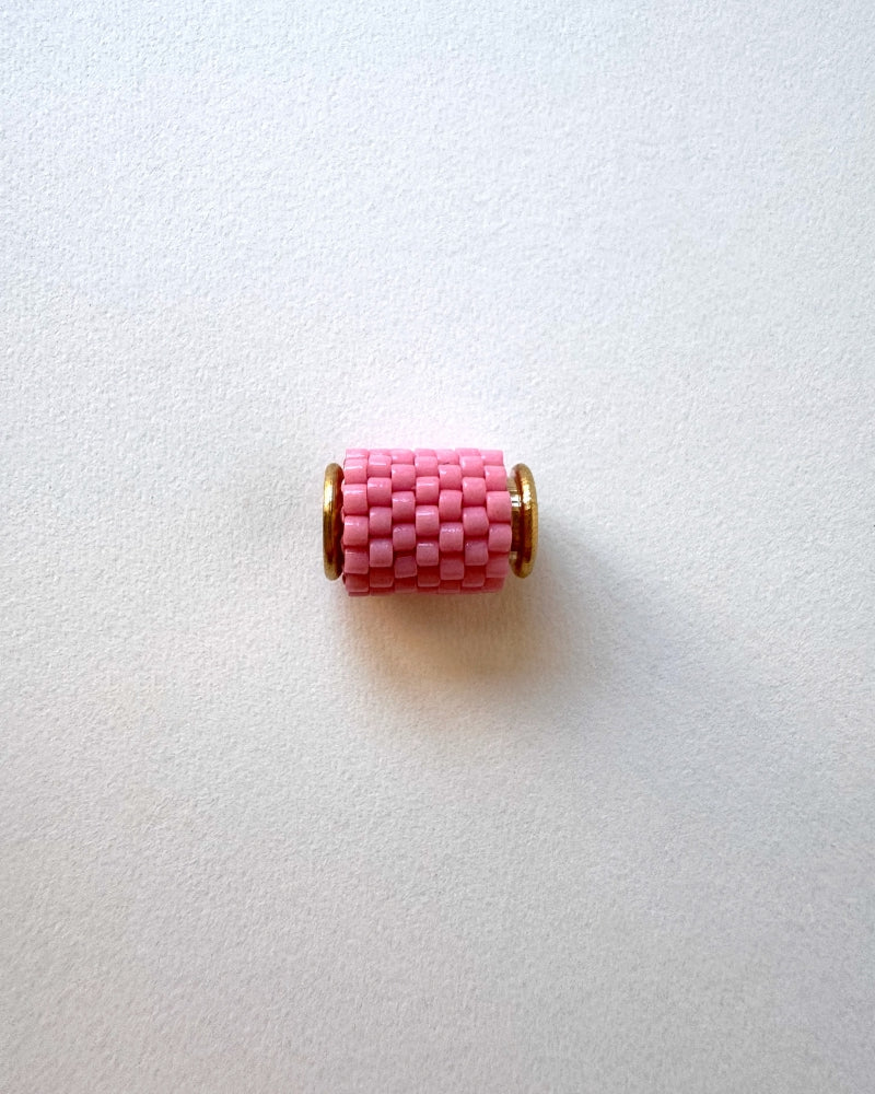 Single rose pink beaded pendant crafted in peyote stitch technique from Japanese Miyuki Delica beads  - Fleur Du Jour