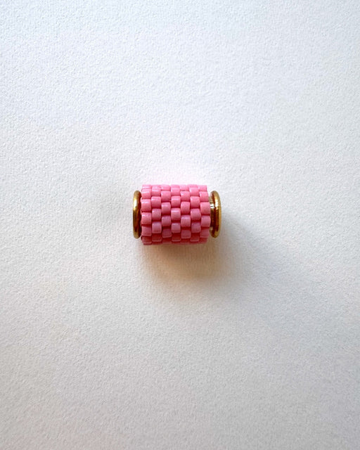 Single rose pink beaded pendant crafted in peyote stitch technique from Japanese Miyuki Delica beads  - Fleur Du Jour