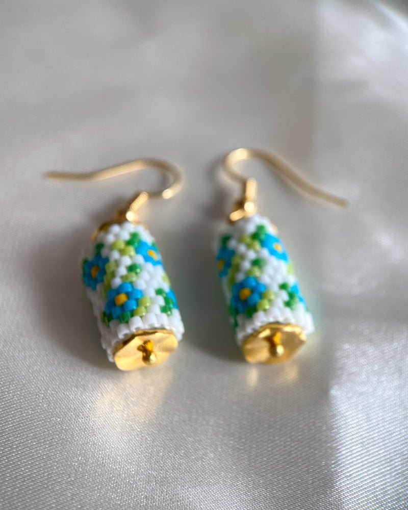 Floral earrings crafted in peyote stitch technique from Miyuki beads in forget-me-not flowers' color palette - Fleur Du Jour