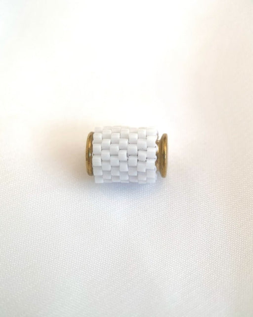 Single beaded pendant crafted in peyote stitch technique from Japanese Miyuki beads in white color - Fleur Du Jour